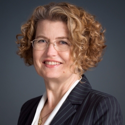 Headshot of Jennifer Summit